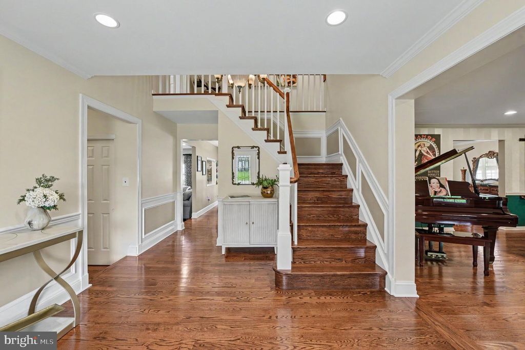 2010 BUCKINGHAM DR, Jamison, PA 18929 — photo 3