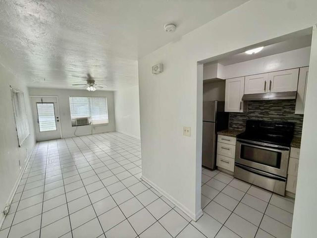 1251 W River Drive 4, Margate, FL 33063