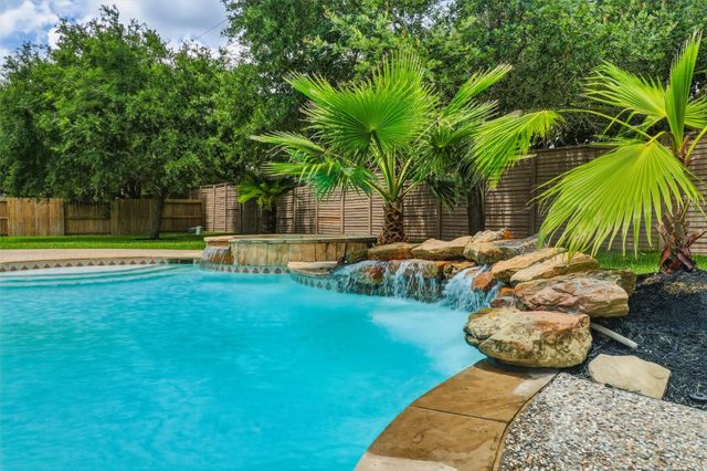 8015 Ravens Point Drive, Richmond, TX 77406