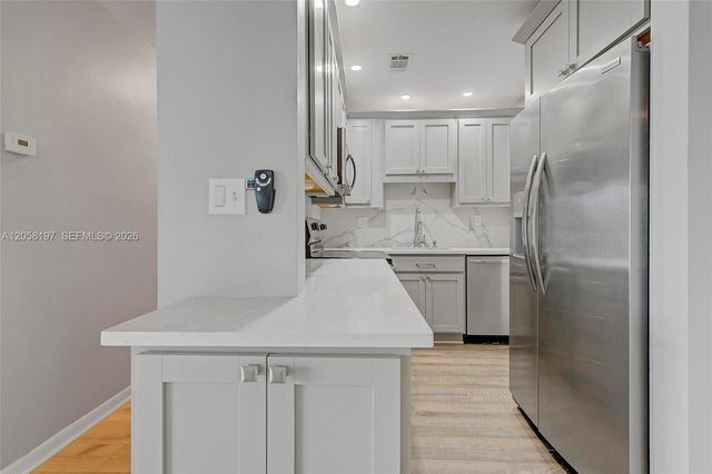3020 NE 16th Ave 306, Oakland Park, FL 33334