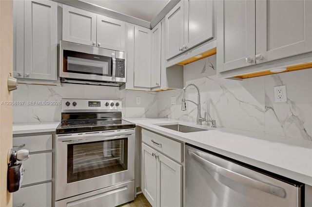 3020 NE 16th Ave 306, Oakland Park, FL 33334
