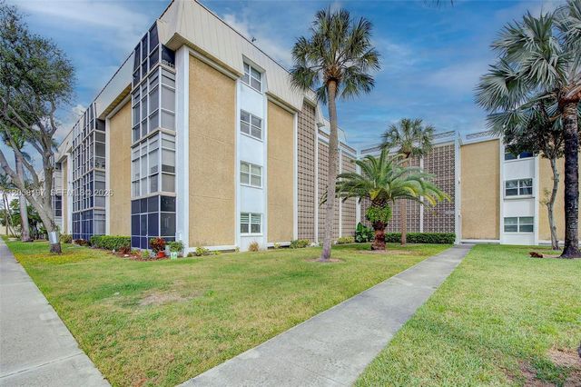 3020 NE 16th Ave 306, Oakland Park, FL 33334