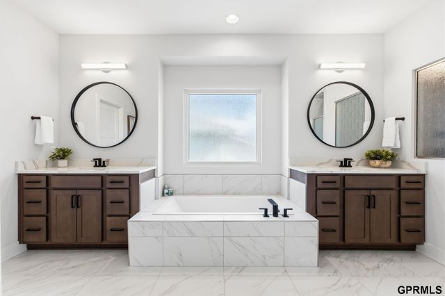 3827 S 212Th Street, Elkhorn, NE 68022