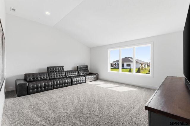 3827 S 212Th Street, Elkhorn, NE 68022