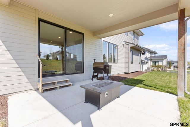 3827 S 212Th Street, Elkhorn, NE 68022