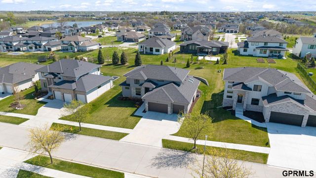 3827 S 212Th Street, Elkhorn, NE 68022
