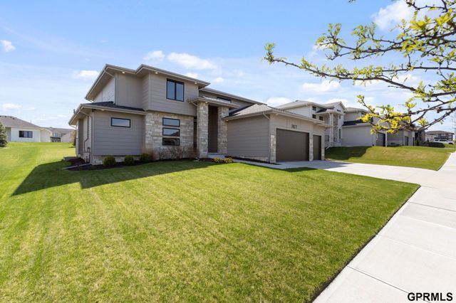 3827 S 212Th Street, Elkhorn, NE 68022