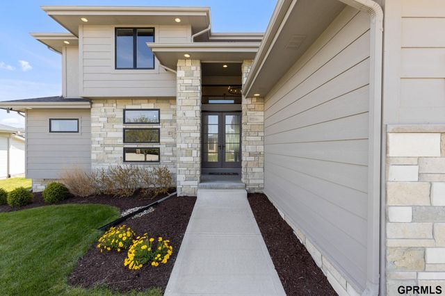 3827 S 212Th Street, Elkhorn, NE 68022