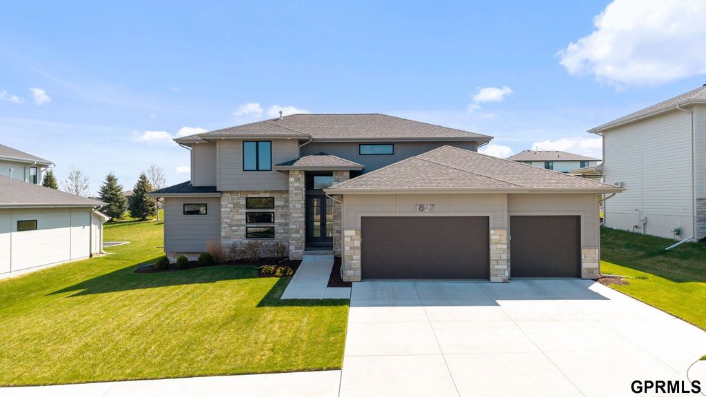 3827 S 212Th Street, Elkhorn, NE 68022