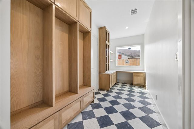 1614 Woodcrest Drive, Houston, TX 77018