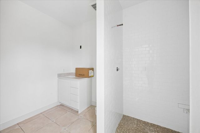 1614 Woodcrest Drive, Houston, TX 77018