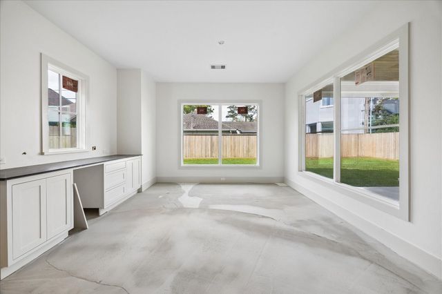 1614 Woodcrest Drive, Houston, TX 77018