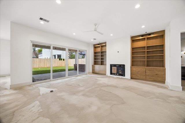 1614 Woodcrest Drive, Houston, TX 77018