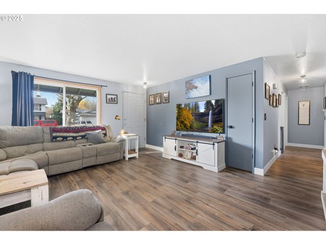 270 LARCH St, Woodland, WA 98674