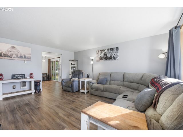 270 LARCH St, Woodland, WA 98674