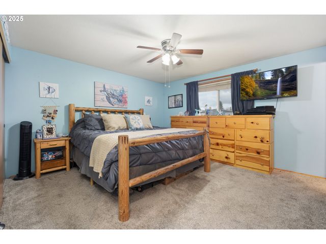 270 LARCH St, Woodland, WA 98674