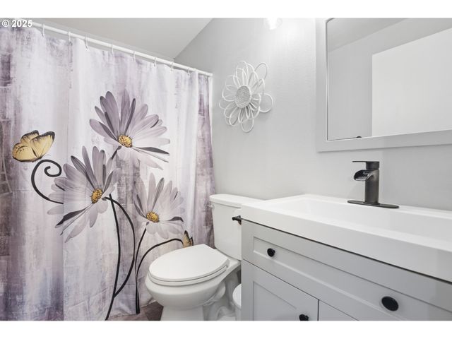 270 LARCH St, Woodland, WA 98674