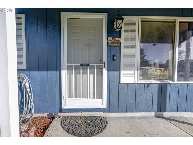 270 LARCH St, Woodland, WA 98674