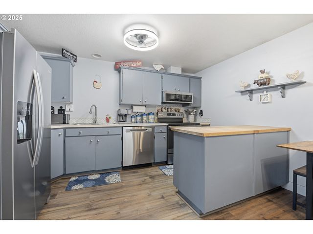 270 LARCH St, Woodland, WA 98674