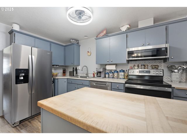 270 LARCH St, Woodland, WA 98674