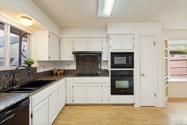 11906 Pepperidge, San Antonio, TX 78213