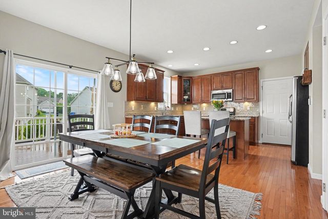 18 OYSTER BAY DR, Mechanicsburg, PA 17050