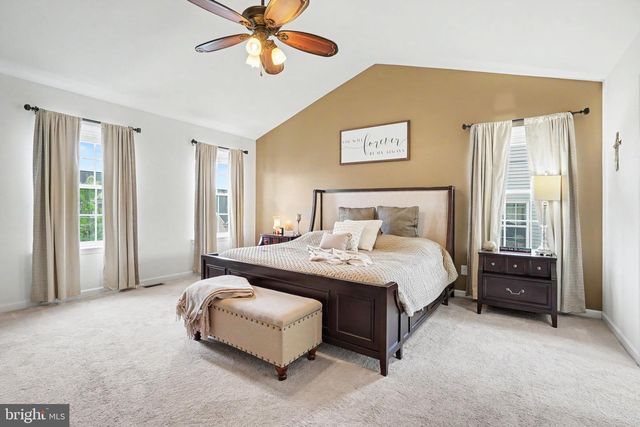 18 OYSTER BAY DR, Mechanicsburg, PA 17050