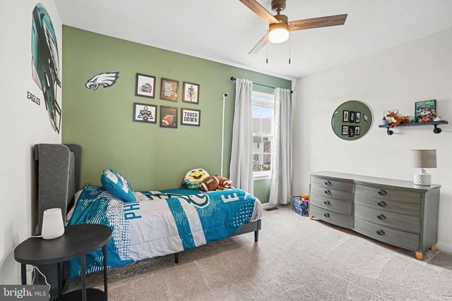 18 OYSTER BAY DR, Mechanicsburg, PA 17050