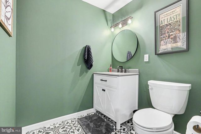18 OYSTER BAY DR, Mechanicsburg, PA 17050