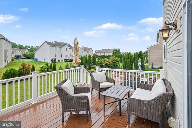18 OYSTER BAY DR, Mechanicsburg, PA 17050