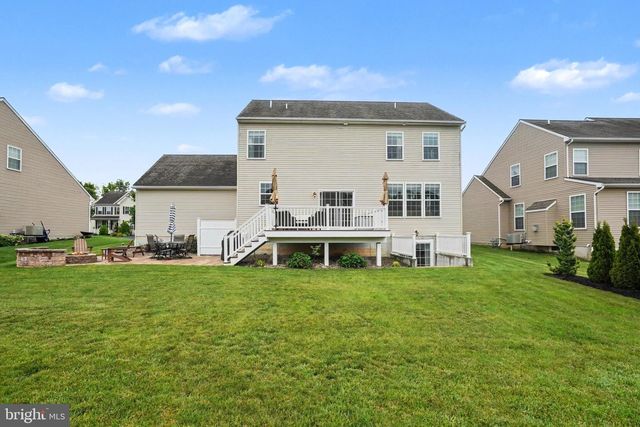 18 OYSTER BAY DR, Mechanicsburg, PA 17050