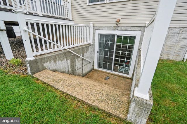 18 OYSTER BAY DR, Mechanicsburg, PA 17050