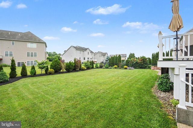 18 OYSTER BAY DR, Mechanicsburg, PA 17050