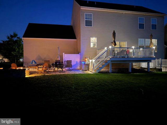18 OYSTER BAY DR, Mechanicsburg, PA 17050