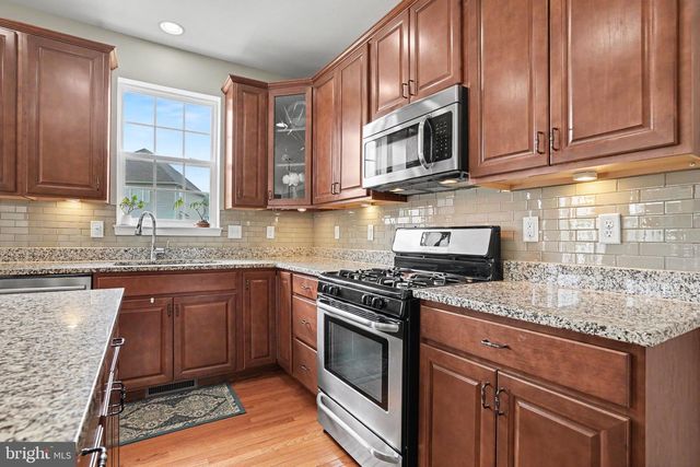 18 OYSTER BAY DR, Mechanicsburg, PA 17050