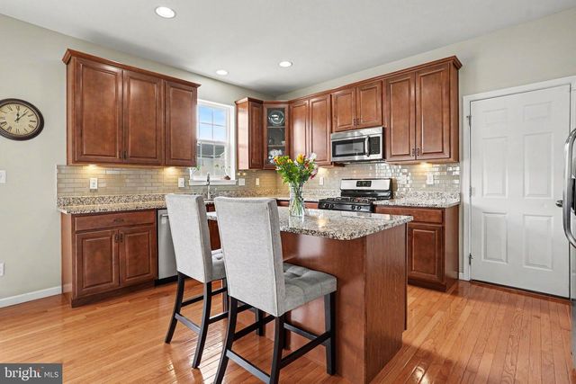18 OYSTER BAY DR, Mechanicsburg, PA 17050