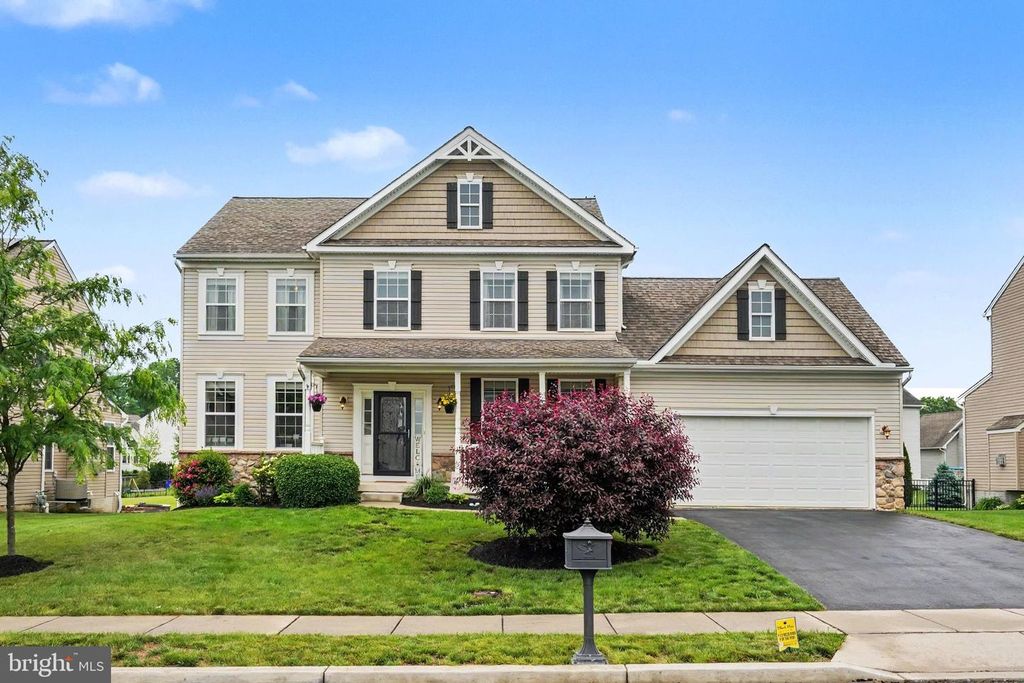 18 OYSTER BAY DR, Mechanicsburg, PA 17050