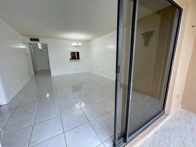 10442 Sunrise Lakes Boulevard 104, Sunrise, FL 33322