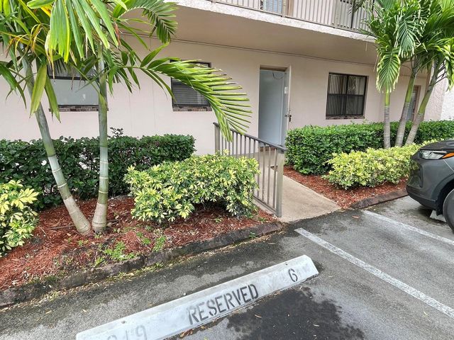 10442 Sunrise Lakes Boulevard 104, Sunrise, FL 33322