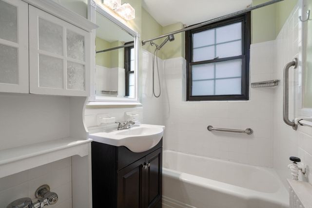 56 Garrison Rd 56, Brookline, MA 02445
