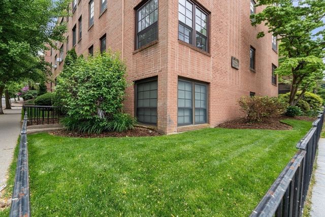 56 Garrison Rd 56, Brookline, MA 02445