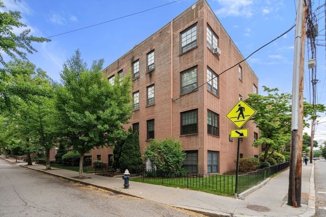 56 Garrison Rd 56, Brookline, MA 02445