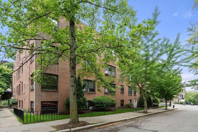 56 Garrison Rd 56, Brookline, MA 02445