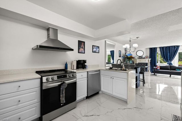 1256 Foursome LN, Virginia Beach, VA 23455