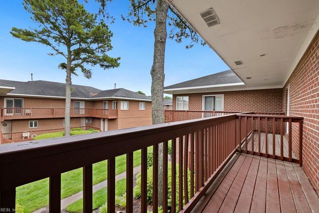 1256 Foursome LN, Virginia Beach, VA 23455