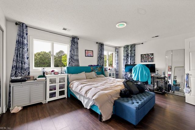 1256 Foursome LN, Virginia Beach, VA 23455