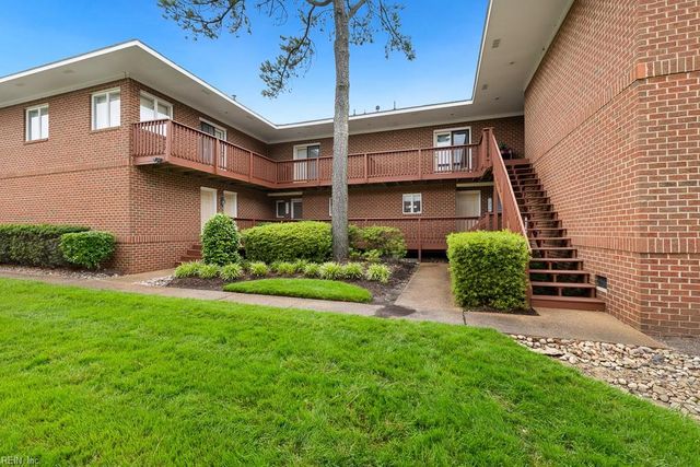 1256 Foursome LN, Virginia Beach, VA 23455
