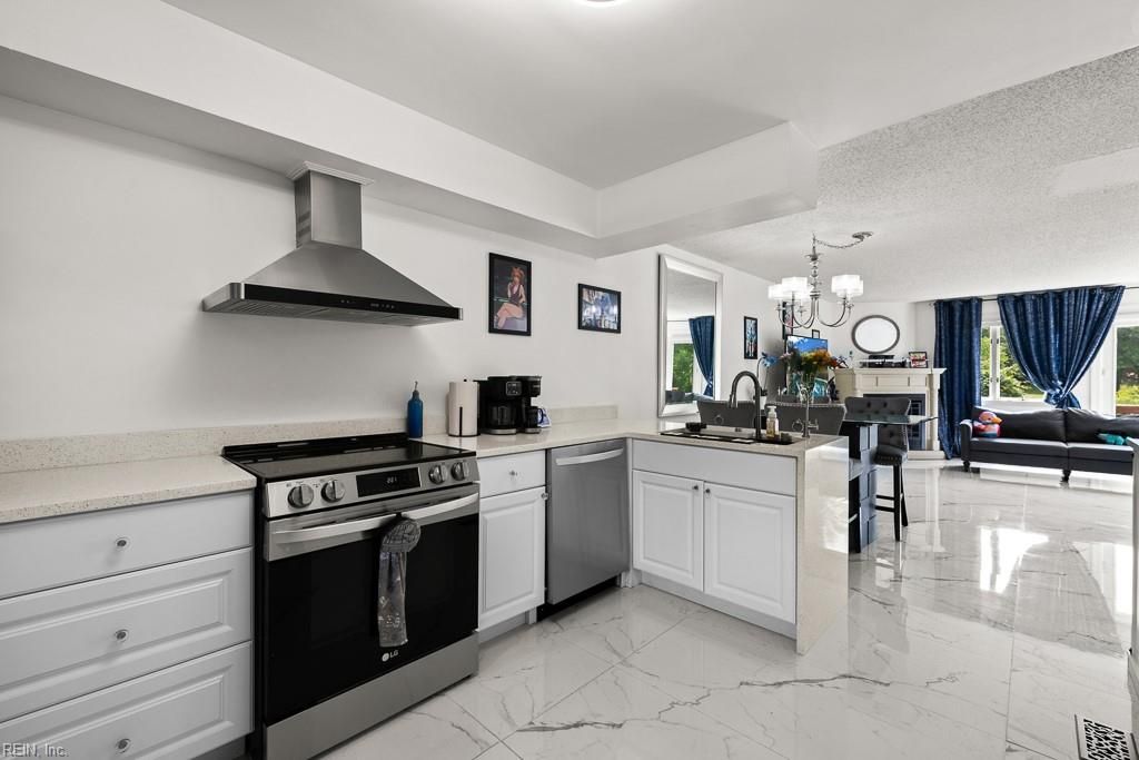 1256 Foursome LN, Virginia Beach, VA 23455