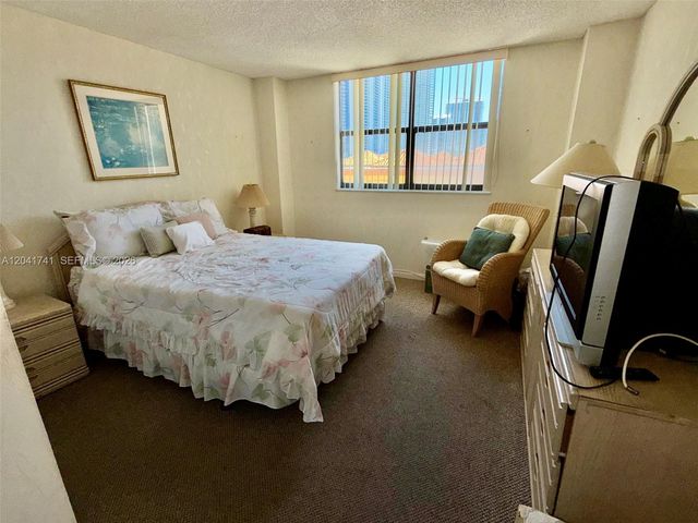 210 174th Street 405, Sunny Isles Beach, FL 33160