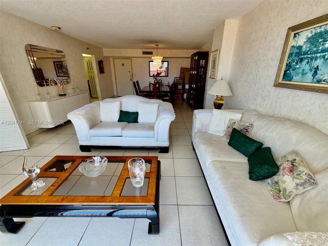 210 174th Street 405, Sunny Isles Beach, FL 33160